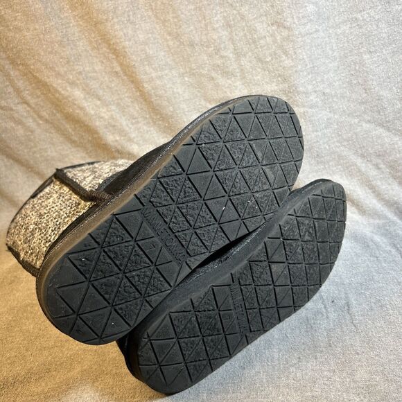 Minnetonka Moccasin Womens Suede Moccasin Boots black size 7 - Picture 3 of 8